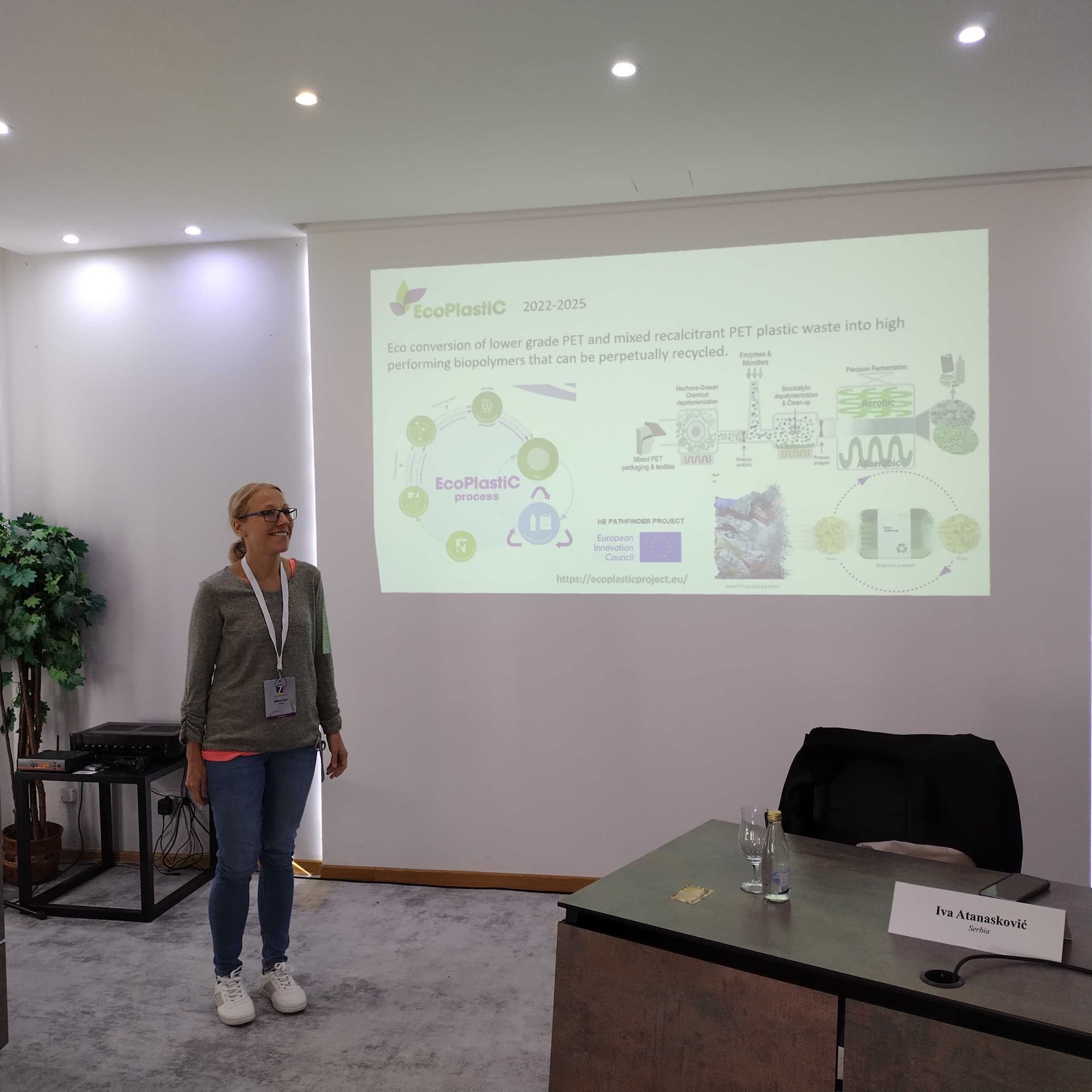 Photo of the presenting author Milica Ciric during the invited lecture “Environmental microorganisms and their populations as biotechnological solution to plastic pollution”:
