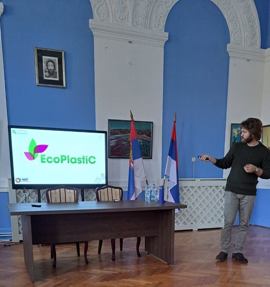 Brana Pantelic presenting the EcoPlastiC project