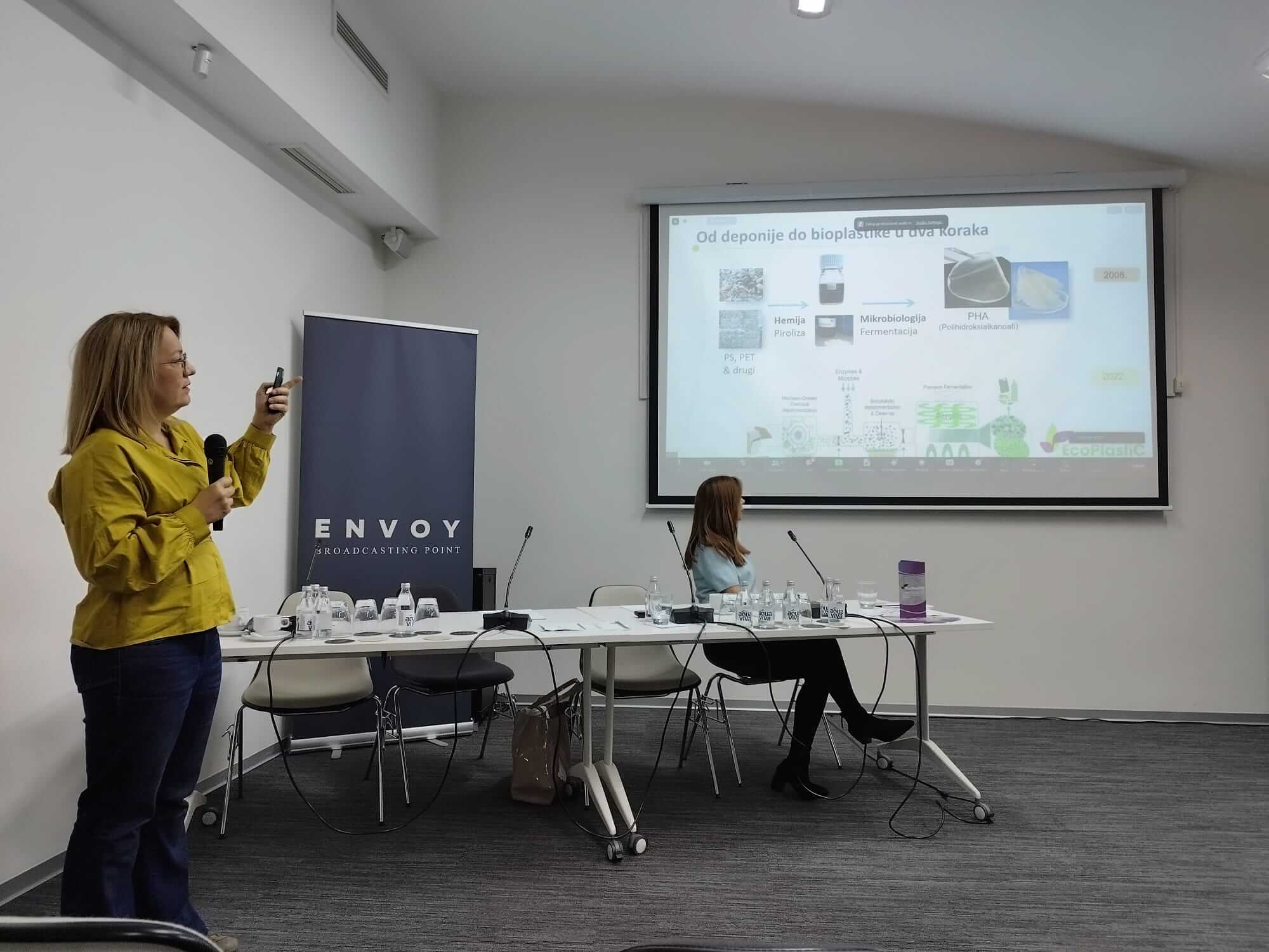 Dr Jasmina Nikodinovic-Runic (IMGGE, Serbia) presenting “Bioplastic from plastic waste – using green conversion”