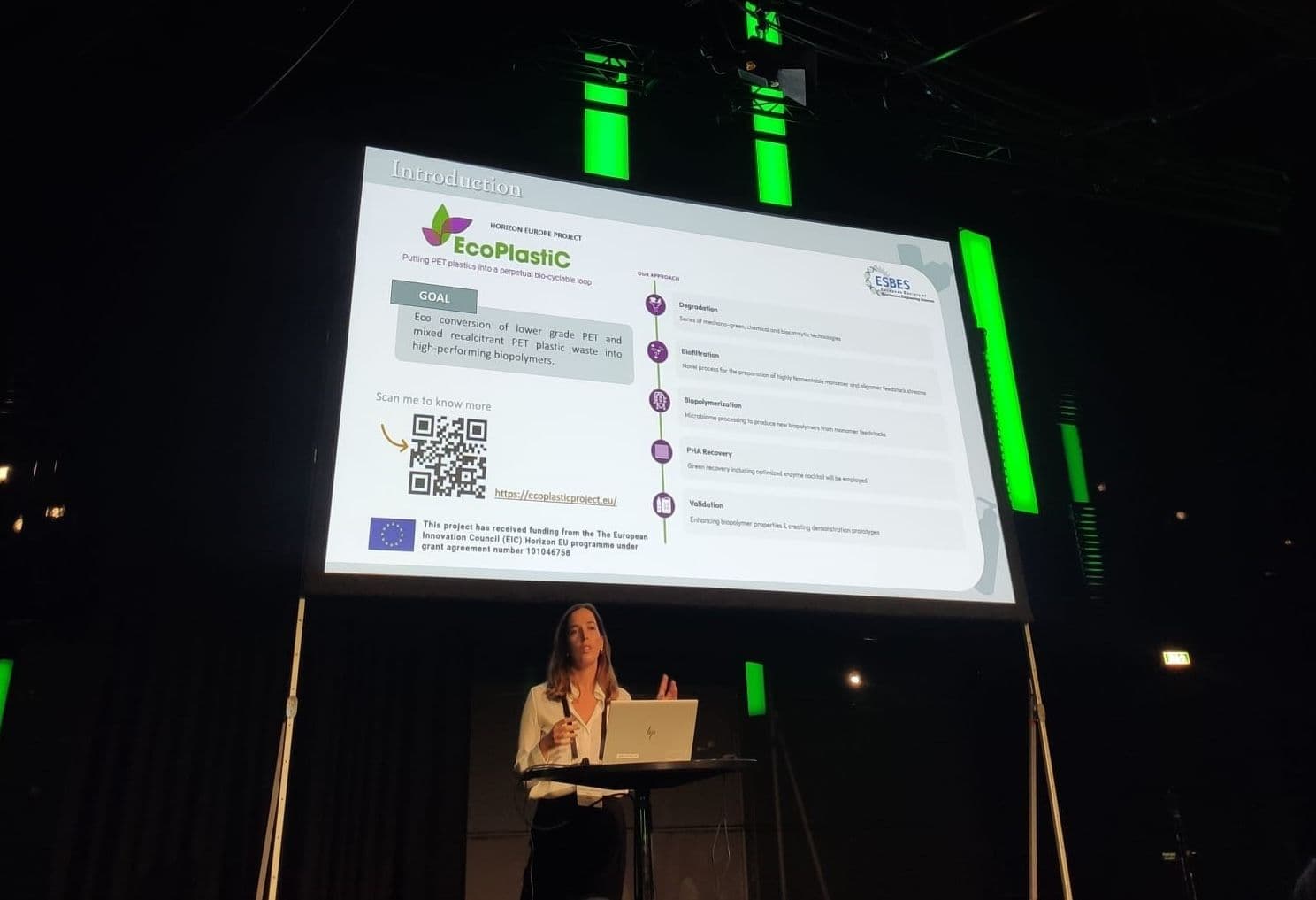 Dr. Patrícia Concórdio-Reis during her oral presentation “Upcycling of PET-based plastic waste into biodegradable polyhydroxyalkanoates (PHA) using mixed microbial cultures”.