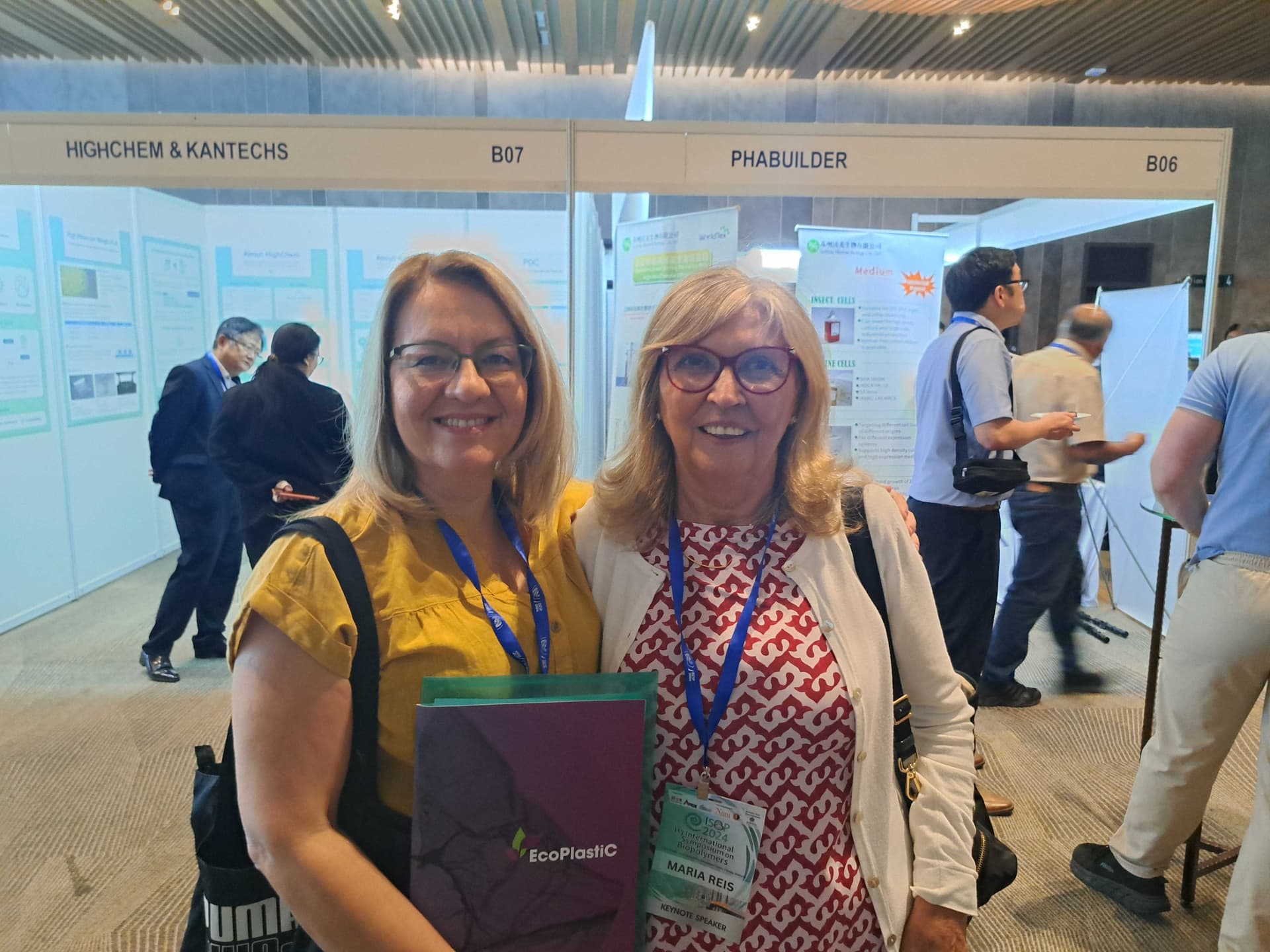 Jasmina Nikodinovic-Runic (IMGGE) and Prof. Maria A. M. Reis (NOVA).