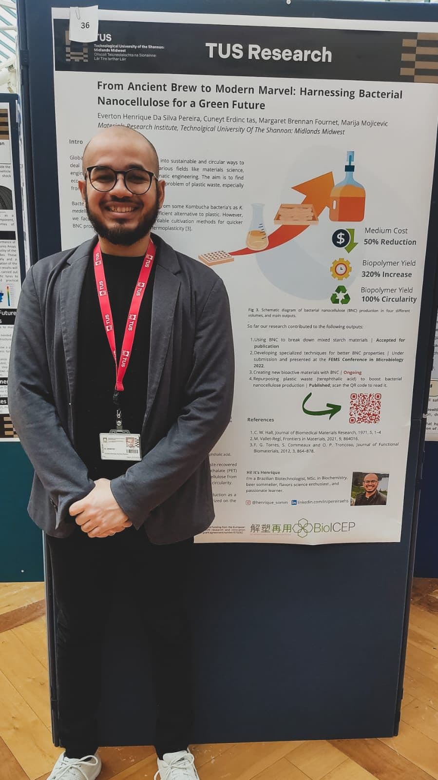 Everton Henrique Da Silva Pereira next to his poster presentation