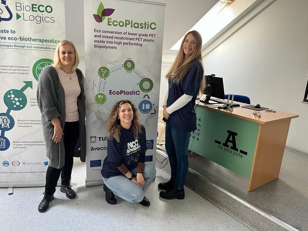 Jelena Lazic and Ivana Aleksic in front of the EcoPlastiC project rollup